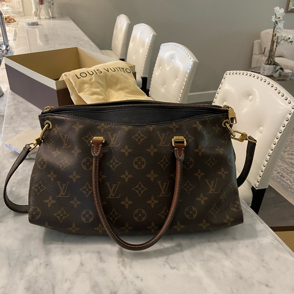 Louis Vuitton purse